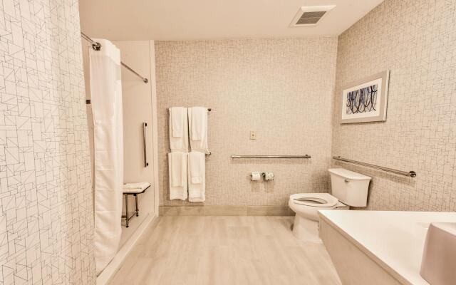 Holiday Inn Express & Suites Dallas NW - Farmers Branch, an IHG Hotel