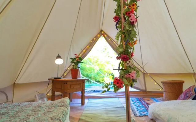Hapus Hideaway Retreat Site, Sleeps 29