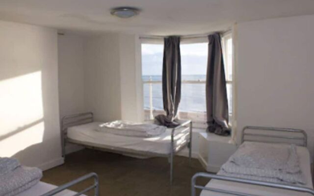 The Grapevine Seafront - Hostel