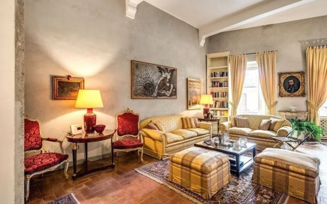 Wonderful Apartment With Balcony In Piazza Margana