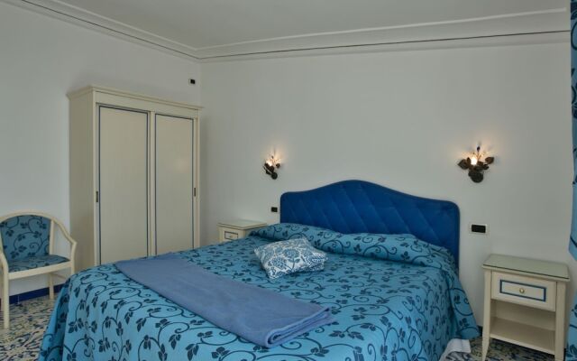 Apartment near Praia with Large Terrace & Spectacular Views