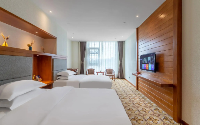 Qujing Longju Hotel (Zhanyi Passenger Terminal Branch)