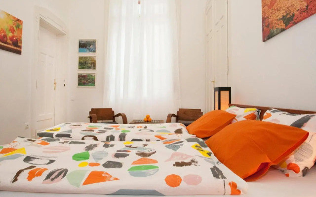 Ariel Studio Close to St. Stephen Basilica