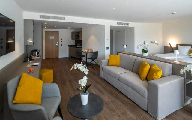 Hotel & LOUNGE LAGO MAGGIORE