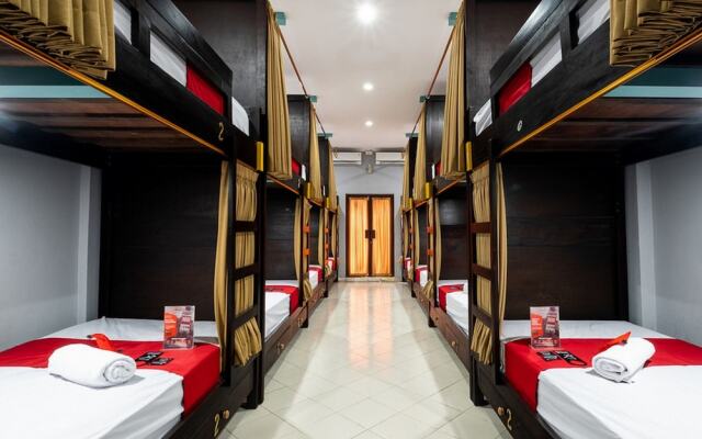 RedDoorz Hostel near Trans Studio Mall