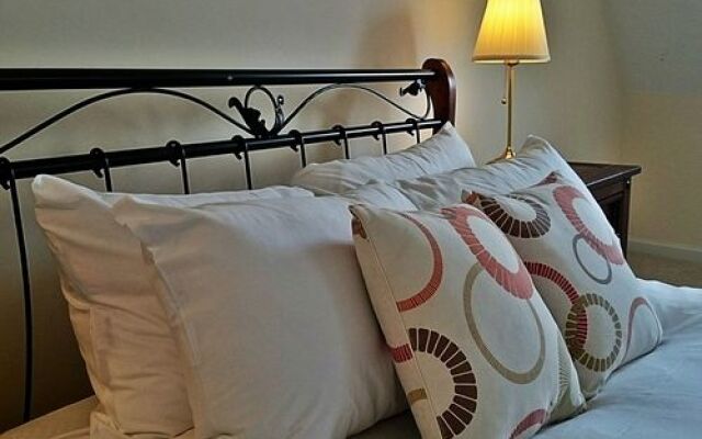 Lyncombe Apartment