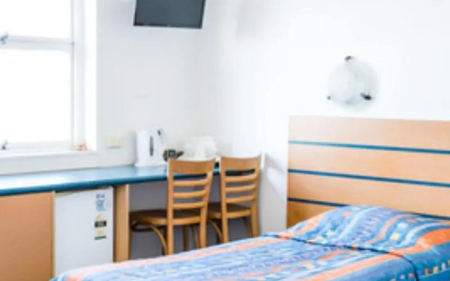 Barrys Beach Road Hotel