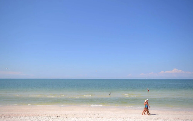 Regatta Beach Club N 913 by Vtrips