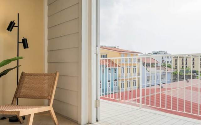 w Lovely 3BR With Modern Balcony in Panama
