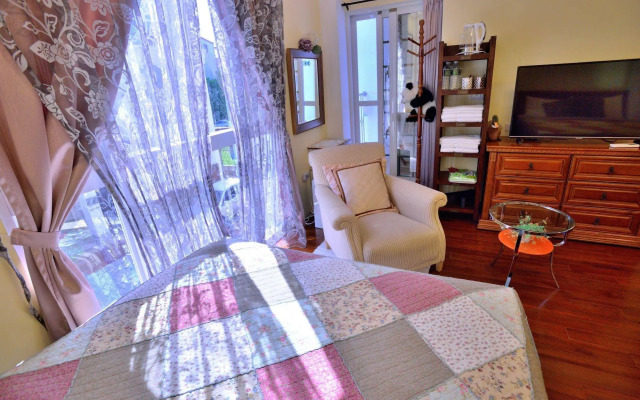 White Cotton Candy B&B