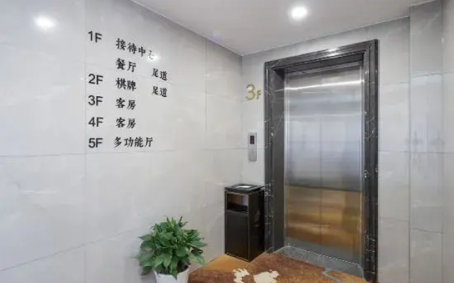 Binhai Station Hotel