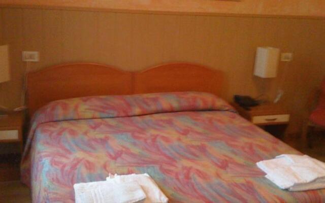 Hotel 2000