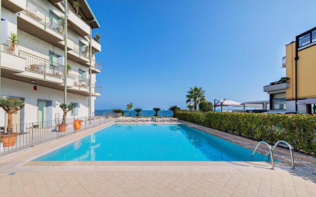 Residenza Miralago With Pool - Two-bedroom With Terrace