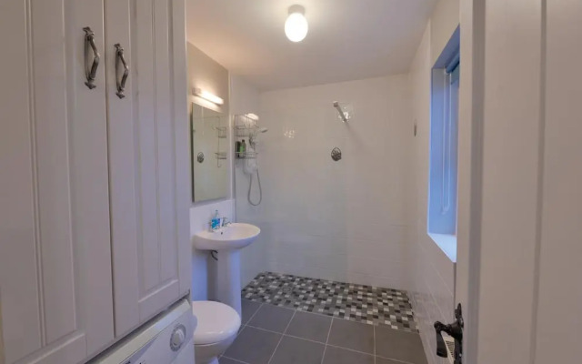 10mindrivecliffsofmoher-cozy2br-parking-wifi