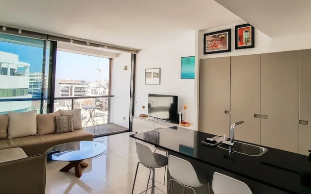 Design Apt Parking Included 2BDR TL30