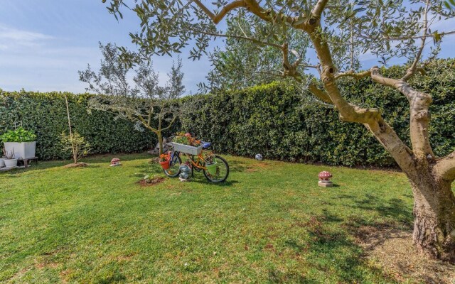 Awesome Apartment in Valbandon With Wifi and 2 Bedrooms