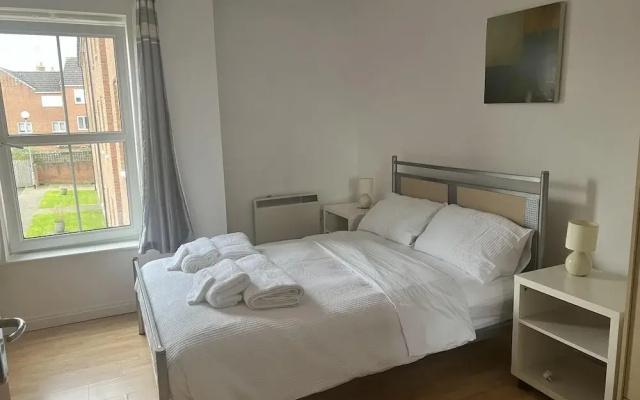 Nantwich - Sleeps 4 - Parking - Town 10mins Walk