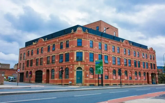 The Nichols Building Spacious 3-bedroom Apartment
