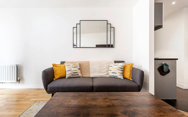 Bright Battersea Apartment