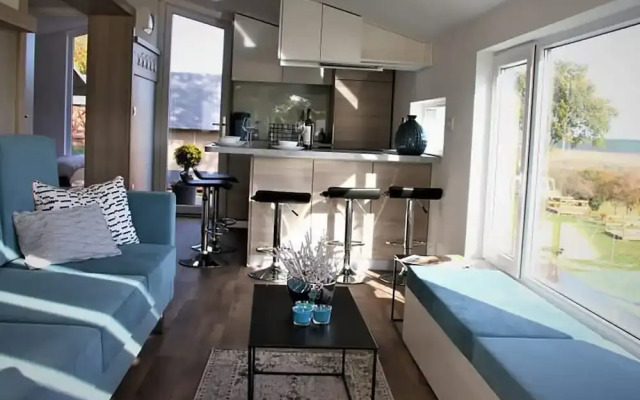 Comfy Chalet With Cooking Island in Limburg