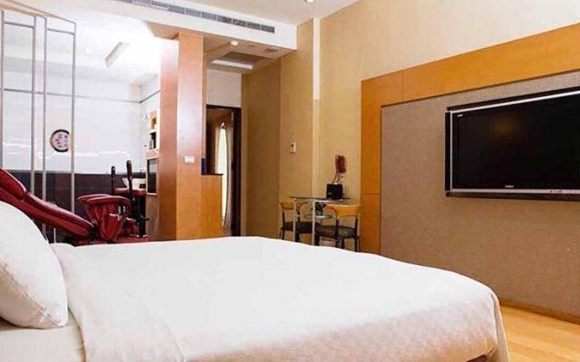 Royal Group Motel Chien Kuo Branch