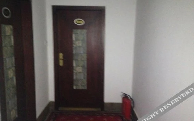 Yilongxin Business Hotel