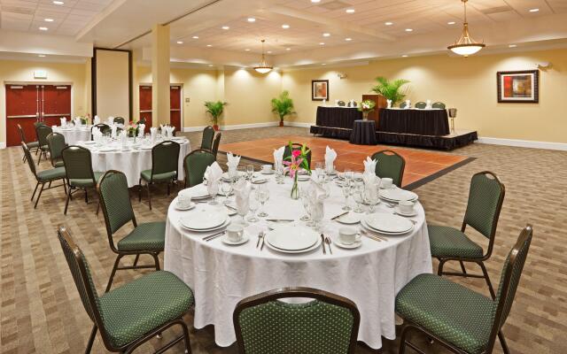 Holiday Inn Hotel & Suites Beaufort at Highway 21, an IHG Hotel