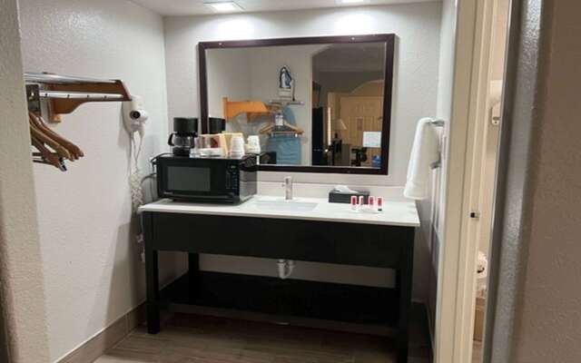 Super 8 by Wyndham Mont Belvieu/Baytown East