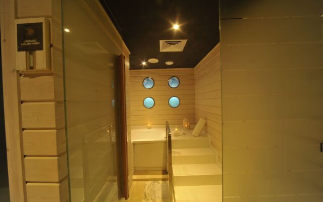 Le Trianon Luxury Hotel & Spa