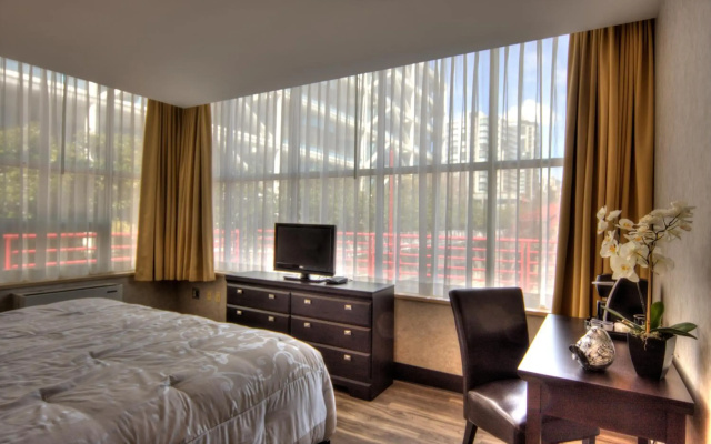 Coast Lonsdale Quay Hotel