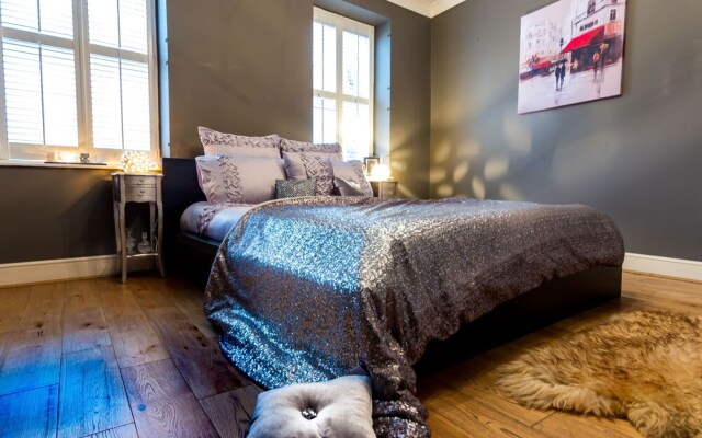 Luxury and Large Private Maisonette