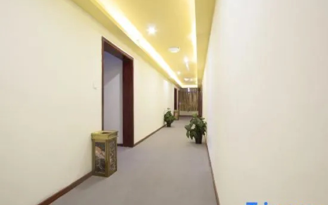 Bei'ou Aosi Hotel (Chongqing Hongqi Hegou Light Rail Station)