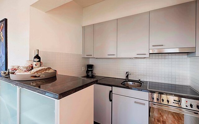 Suite Modern 33610