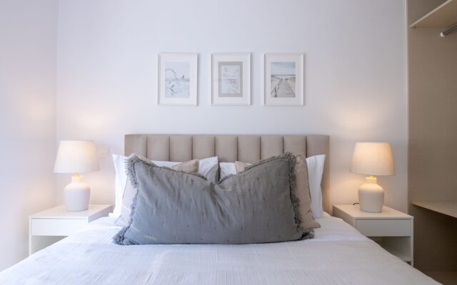 Phaedrus Living: Limnaria Luxury Flat Ivy 121