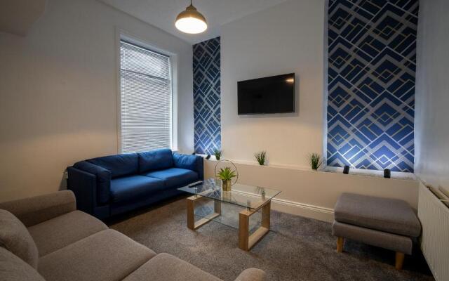 Abingdon House 4 Bedrooms Workstays UK