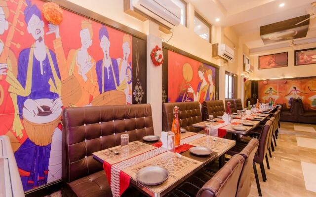 OYO 11855 Phoenix Hotel