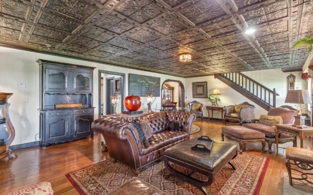 The Funky Monkey Inn