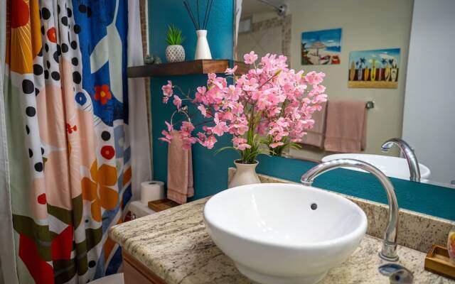 Maui Vistas #3419 2 Bedroom Condo by RedAwning