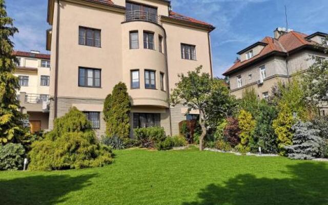 Apartment with Sauna and Garden