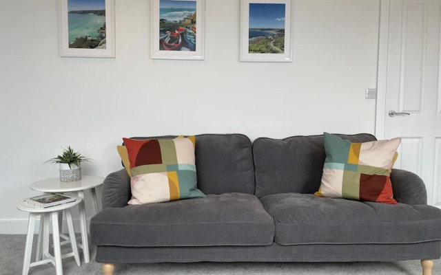 Stunning Town Centre Penthouse w Sea Views