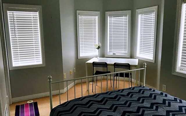 Entire 3 Bedroom Townhouse in Markham