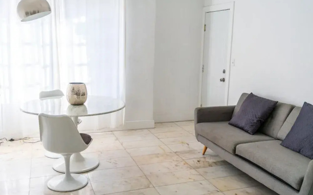8th Suites