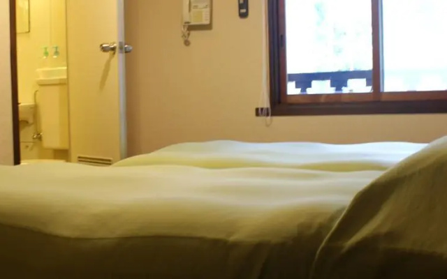 方山膳食公寓和酒吧(Pension & Bar Side Hill) – Guest Rooms – Hakuba