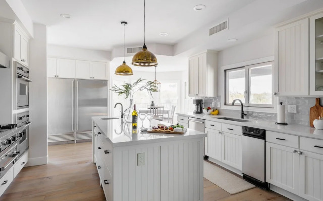 Majestic Mountain Mansion-pool -spa & Guest House