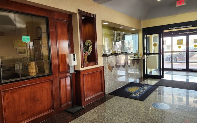 Days Inn & Suites Pasadena