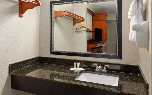 Days Inn by Wyndham Knoxville East