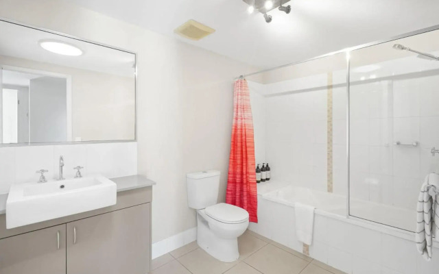 Belle Escapes - 404 The Edge Penthouse with Water Views