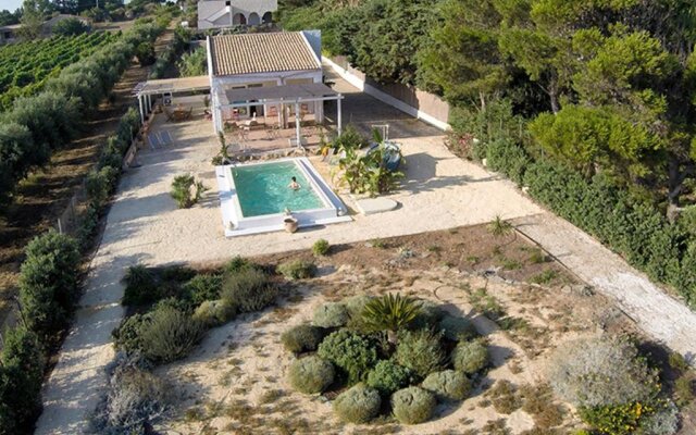 "jabia Beach House - Villa on the Beach - Private Beach"