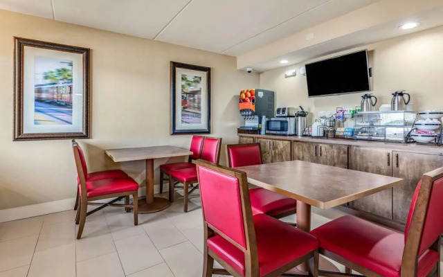 Rodeway Inn & Suites