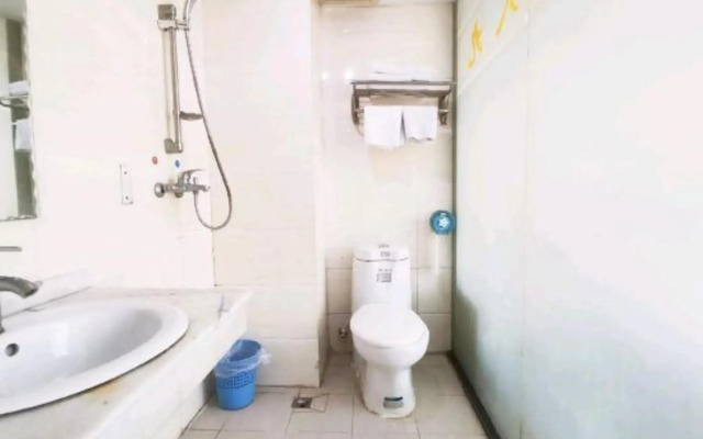 Jiutian Hotel (Baixin Plaza, Baiyun Railway Station, Guangzhou)